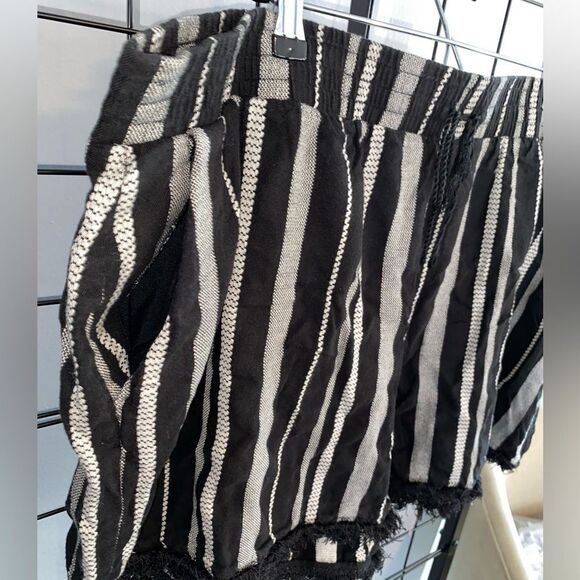Lane Bryant plus sized striped black shorts EUC - Picture 6 of 6